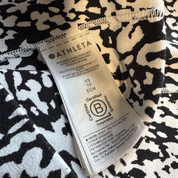 Athleta Salutation Stash Pocket Shorts Size XS - Picture 4 of 5
